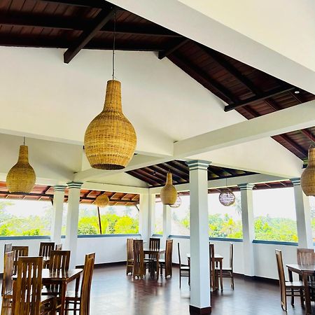 Crystal Wave Holiday Resort Polhena 마타라 외부 사진