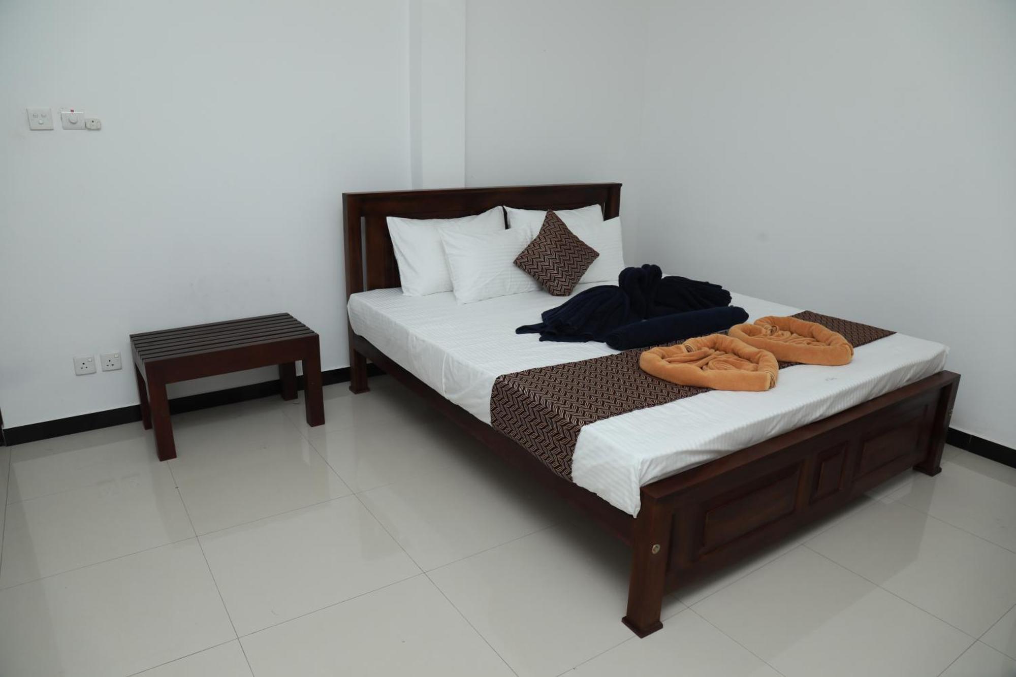 Crystal Wave Holiday Resort Polhena 마타라 외부 사진