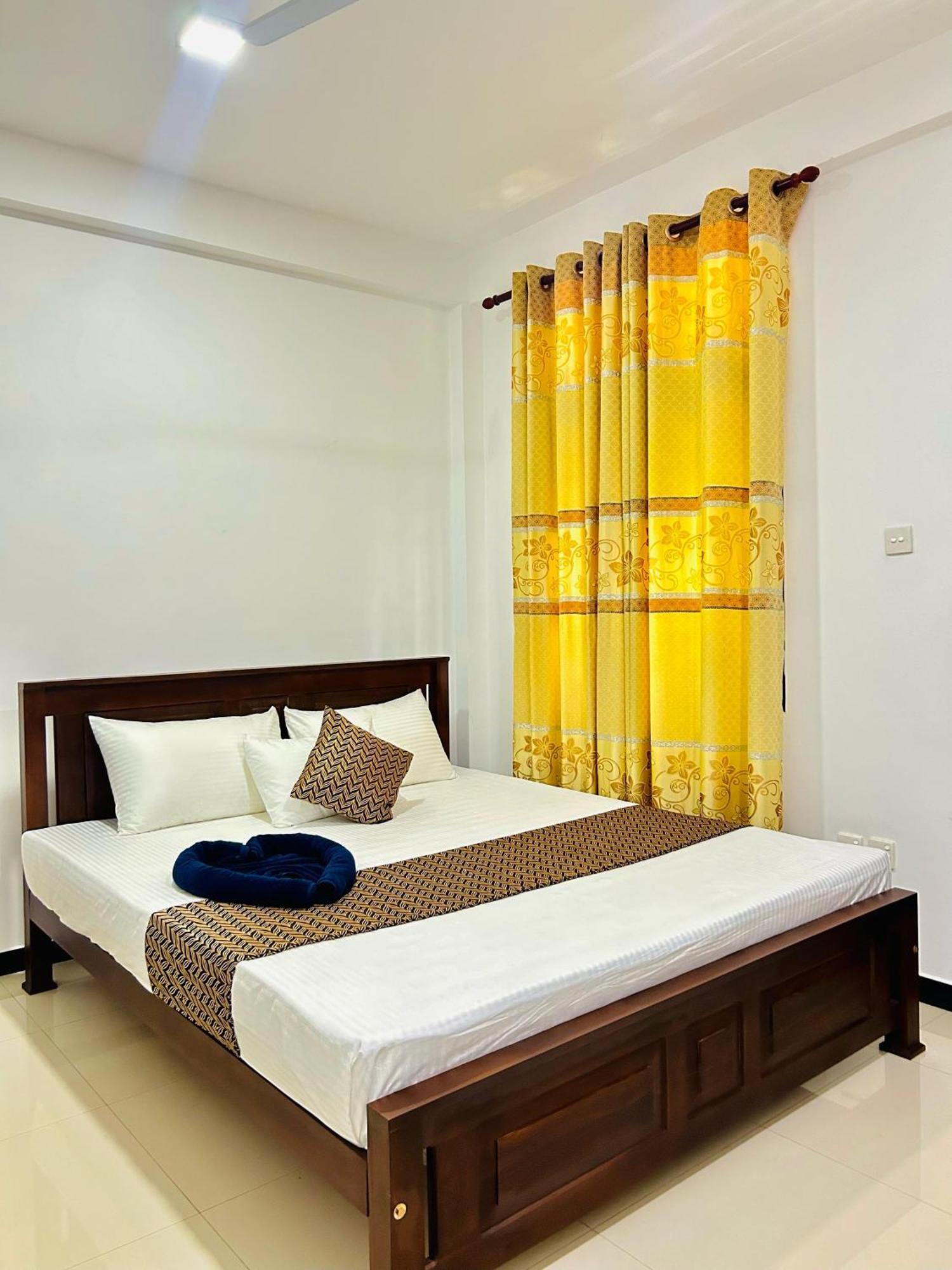 Crystal Wave Holiday Resort Polhena 마타라 외부 사진
