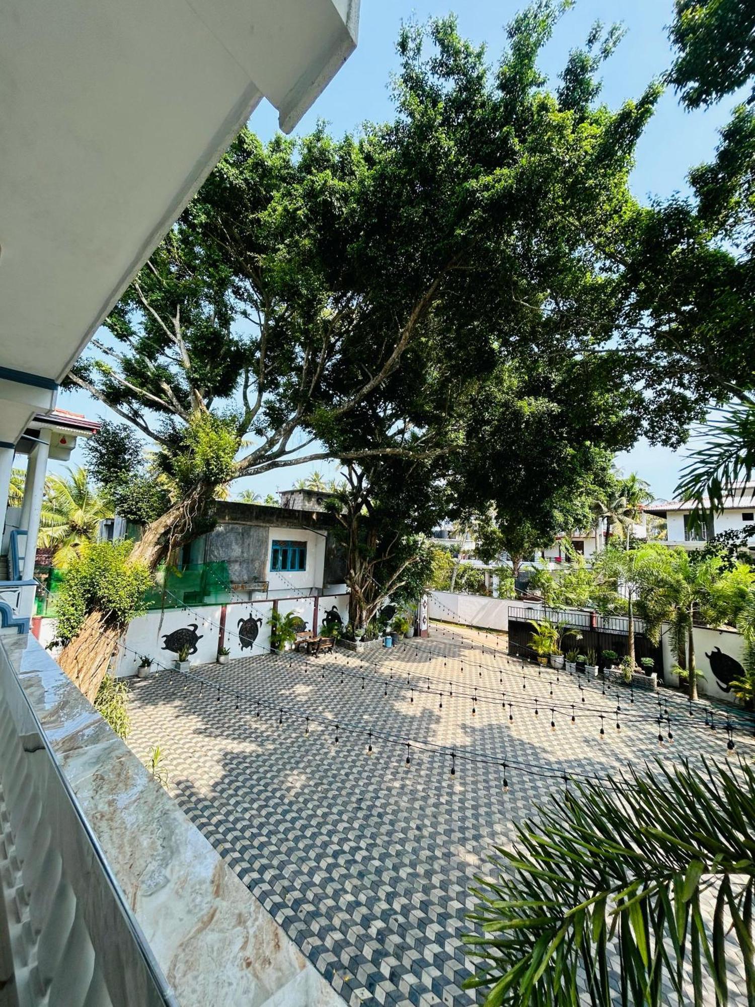 Crystal Wave Holiday Resort Polhena 마타라 외부 사진